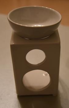 Duftlampe mit runden Öffnungen weiß
